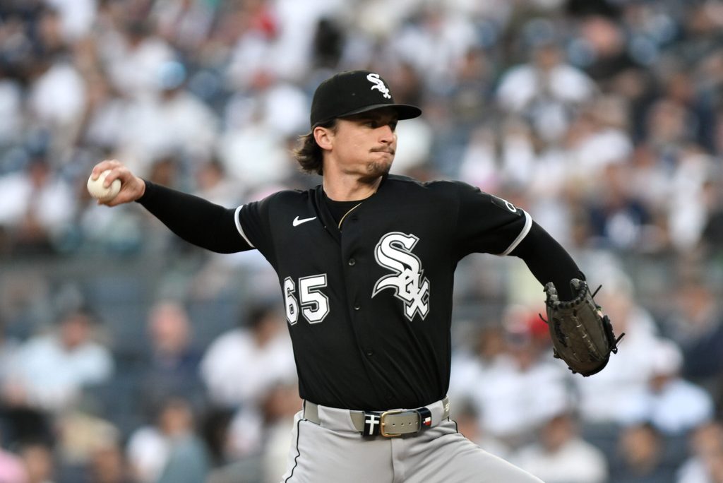 Jun 16, 2026; Bronx, New York, USA; Chicago White Sox pitcher Davis Martin (65) pitches against the New York Yankees during the first inning at Yankee Stadium. Mandatory Credit: John Jones-Imagn Images
