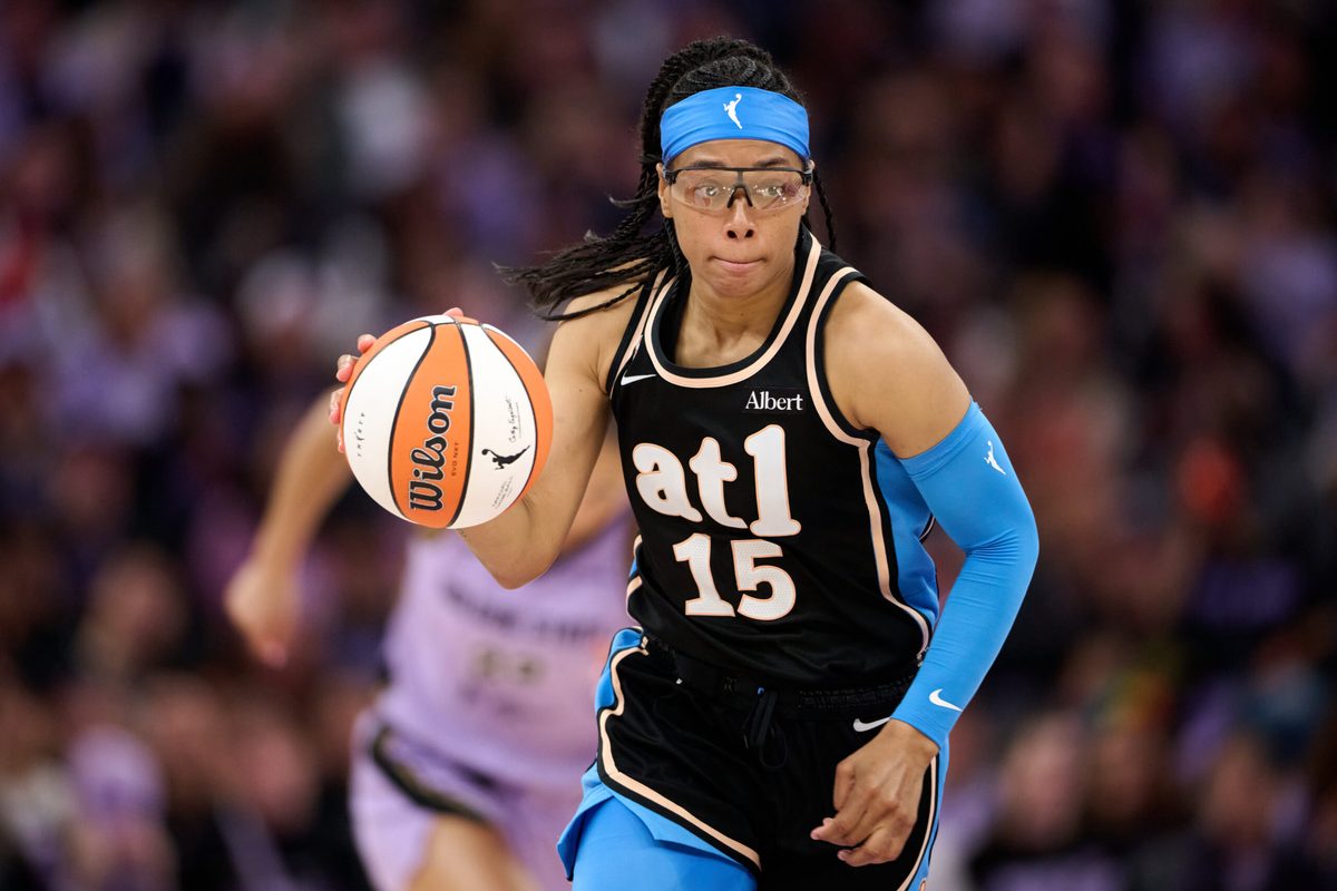 Jun 26, 2026; San Francisco, California, USA; Atlanta Dream guard Allisha Gray (15) brings the ball upcourt against the Golden State Valkyries during the fourth quarter at Chase Center. Mandatory Credit: Robert Edwards-Imagn Images