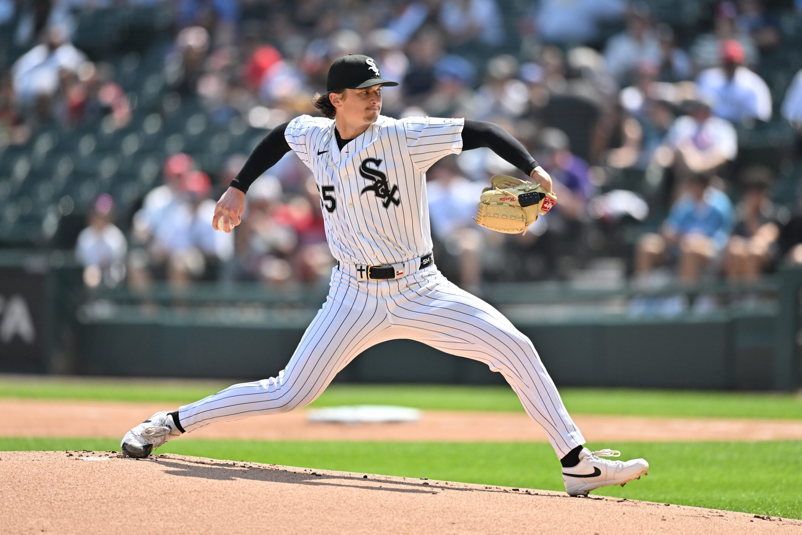 Jun 27, 2026; Chicago, Illinois, USA; Chicago White Sox pitcher Davis Martin (65) throws against the Kansas City Royals during the first inning at Rate Field. Mandatory Credit: Patrick Gorski-Imagn Images