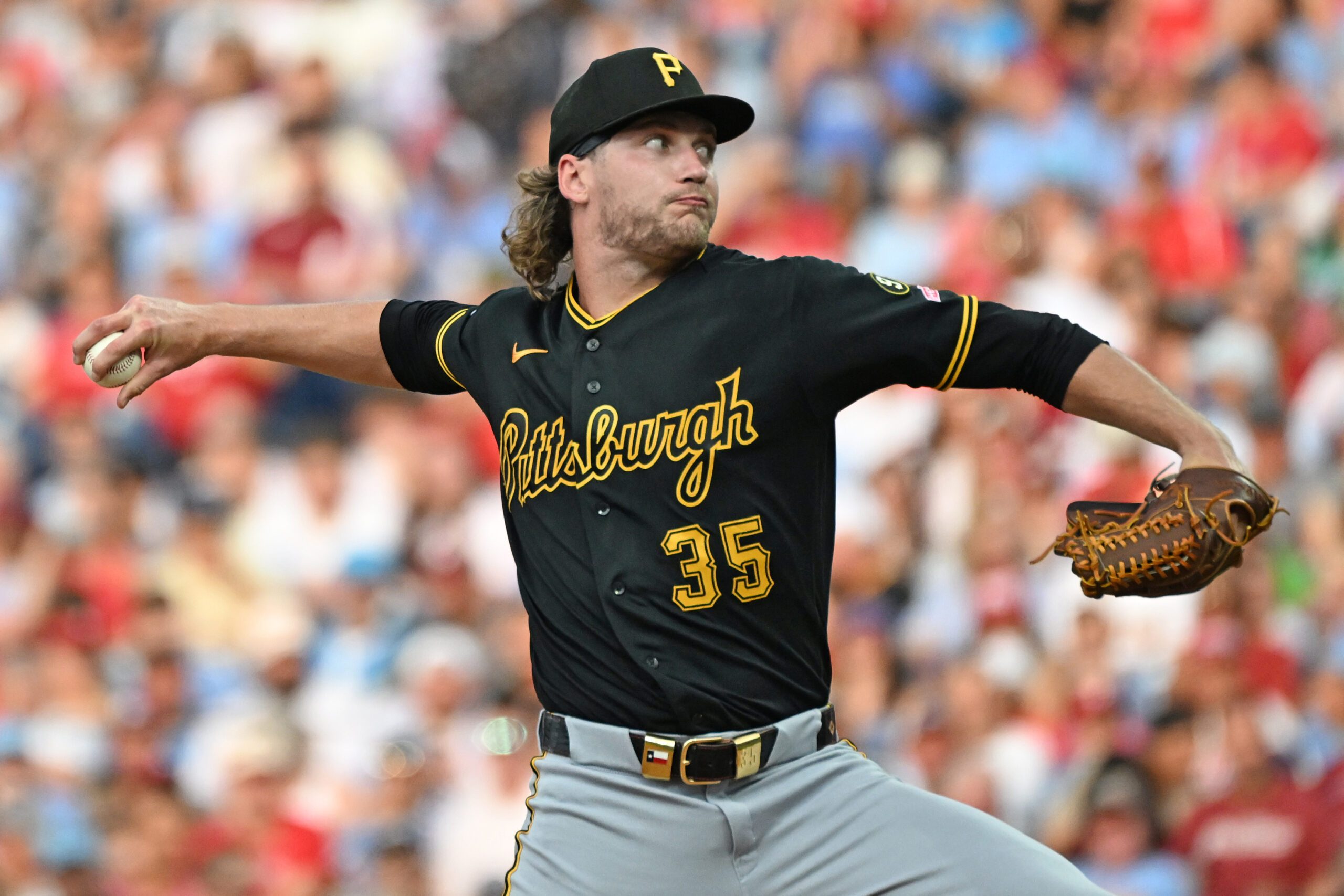 Jun 29, 2026; Philadelphia, Pennsylvania, USA; Pittsburgh Pirates pitcher Braxton Ashcraft (35) throws a pitch during the first inning against the Philadelphia Phillies at Citizens Bank Park. Mandatory Credit: Eric Hartline-Imagn Images