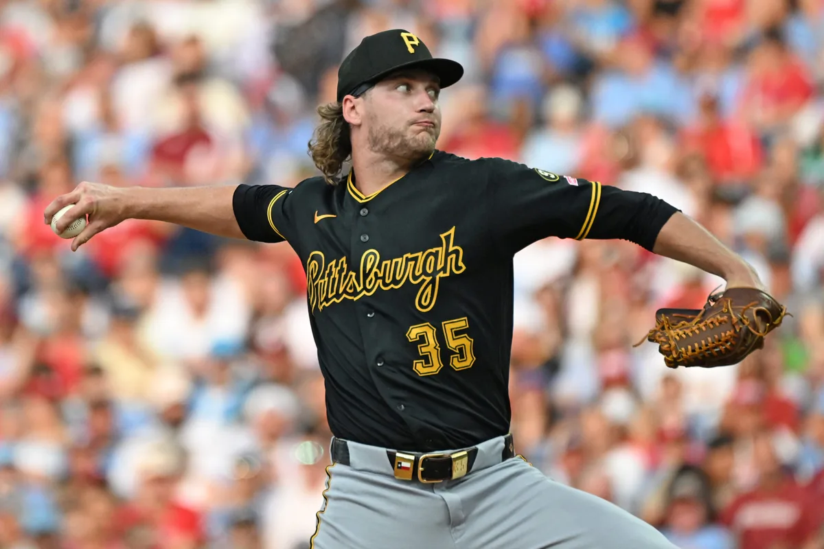 Jun 29, 2026; Philadelphia, Pennsylvania, USA; Pittsburgh Pirates pitcher Braxton Ashcraft (35) throws a pitch during the first inning against the Philadelphia Phillies at Citizens Bank Park. Mandatory Credit: Eric Hartline-Imagn Images