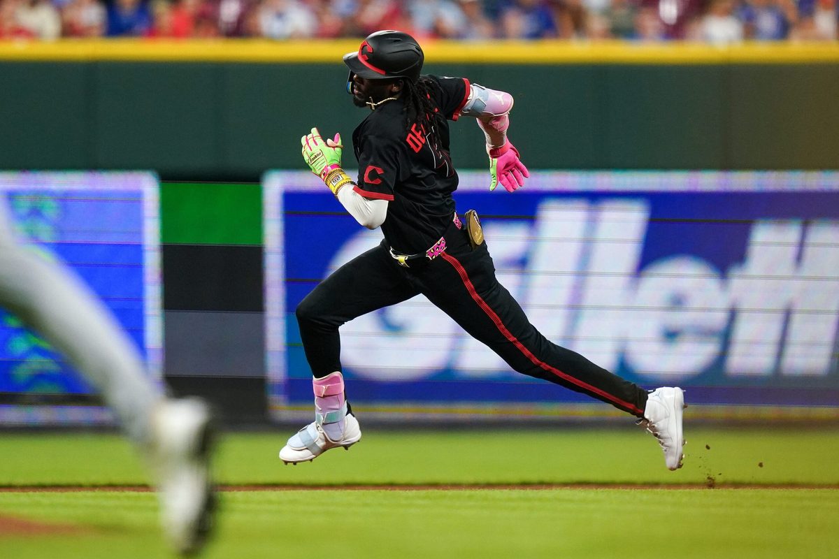 Cincinnati Reds shortstop Elly de la Cruz (44) advances bases in the seventh inning of a MLB game between the Cincinnati Reds and Chicago Cubs, Friday, July 10, 2026, at Great American Ball Park in downtown Cincinnati.