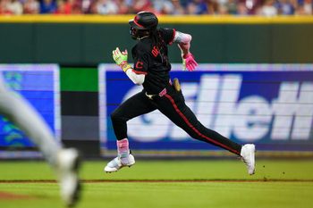 Cincinnati Reds shortstop Elly de la Cruz (44) advances bases in the seventh inning of a MLB game between the Cincinnati Reds and Chicago Cubs, Friday, July 10, 2026, at Great American Ball Park in downtown Cincinnati.