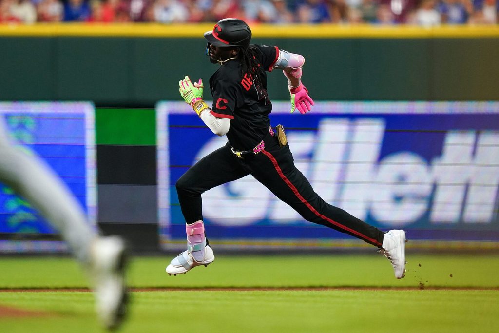 Cincinnati Reds shortstop Elly de la Cruz (44) advances bases in the seventh inning of a MLB game between the Cincinnati Reds and Chicago Cubs, Friday, July 10, 2026, at Great American Ball Park in downtown Cincinnati.