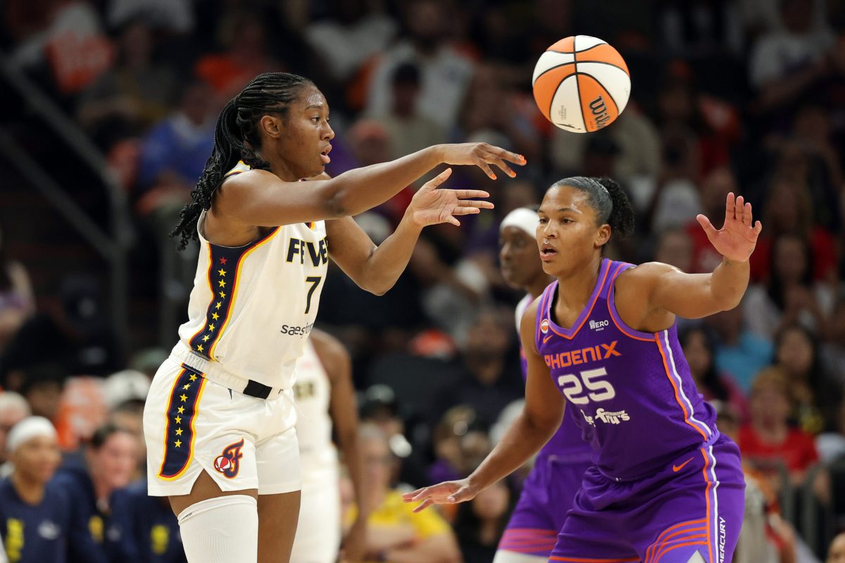 Jul 9, 2026; Phoenix, Arizona, USA; Indiana Fever center Aliyah Boston (7) passes the ball against Phoenix Mercury forward Alyssa Thomas (25) at Mortgage Matchup Center. Mandatory Credit: Mark J. Rebilas-Imagn Images