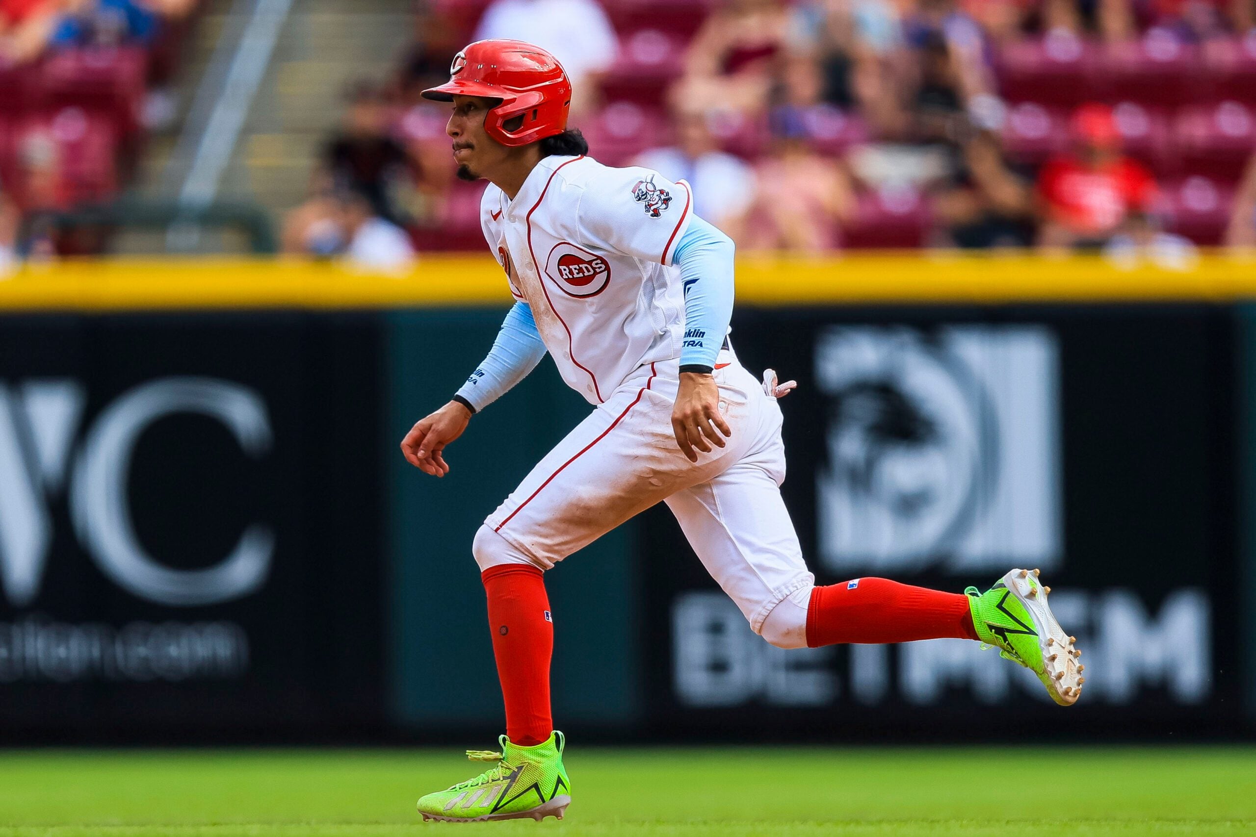 Jul 12, 2026; Cincinnati, Ohio, USA; Cincinnati Reds second baseman Edwin Arroyo (2) runs to second on a single hit by shortstop Elly de la Cruz (not pictured) in the ninth inning against the Chicago Cubs at Great American Ball Park. Mandatory Credit: Katie Stratman-Imagn Images