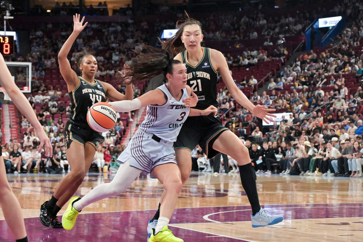 Jul 12, 2026; Montreal, Quebec, CAN; Toronto Tempo guard Marina Mabrey (3) drives to the net and New York Liberty center Han Xu (21) defends with teammate guard-forward Betnijah Laney-Hamilton (44)during the first half at the Bell Centre. Mandatory Credit: Eric Bolte-Imagn Images