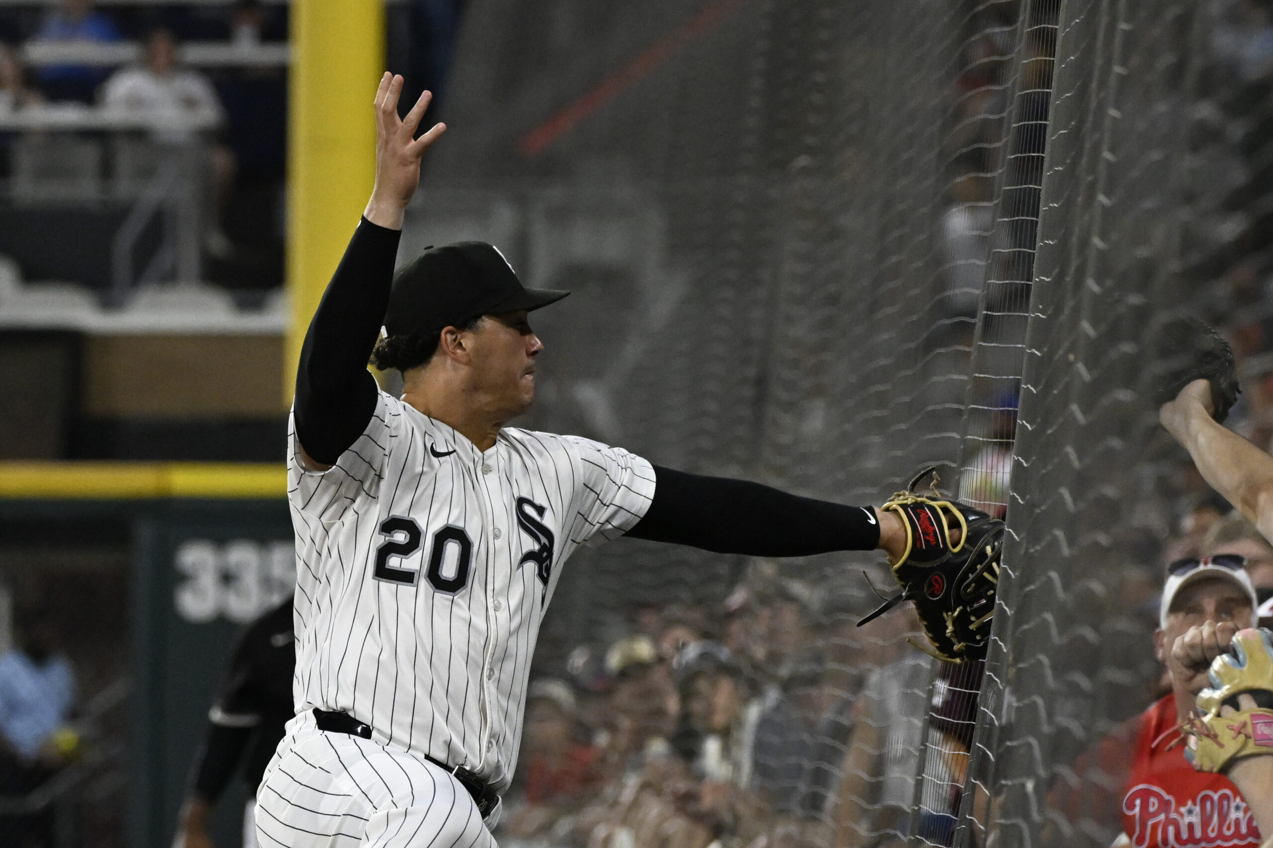 Jul 29, 2025; Chicago, Illinois, USA; Chicago White Sox first baseman Miguel Vargas (20) tries to make the catch on the foul ball hit by Philadelphia Phillies catcher J.T. Realmuto (10) during the seventh inning at Rate Field. Mandatory Credit: Matt Marton-Imagn Images