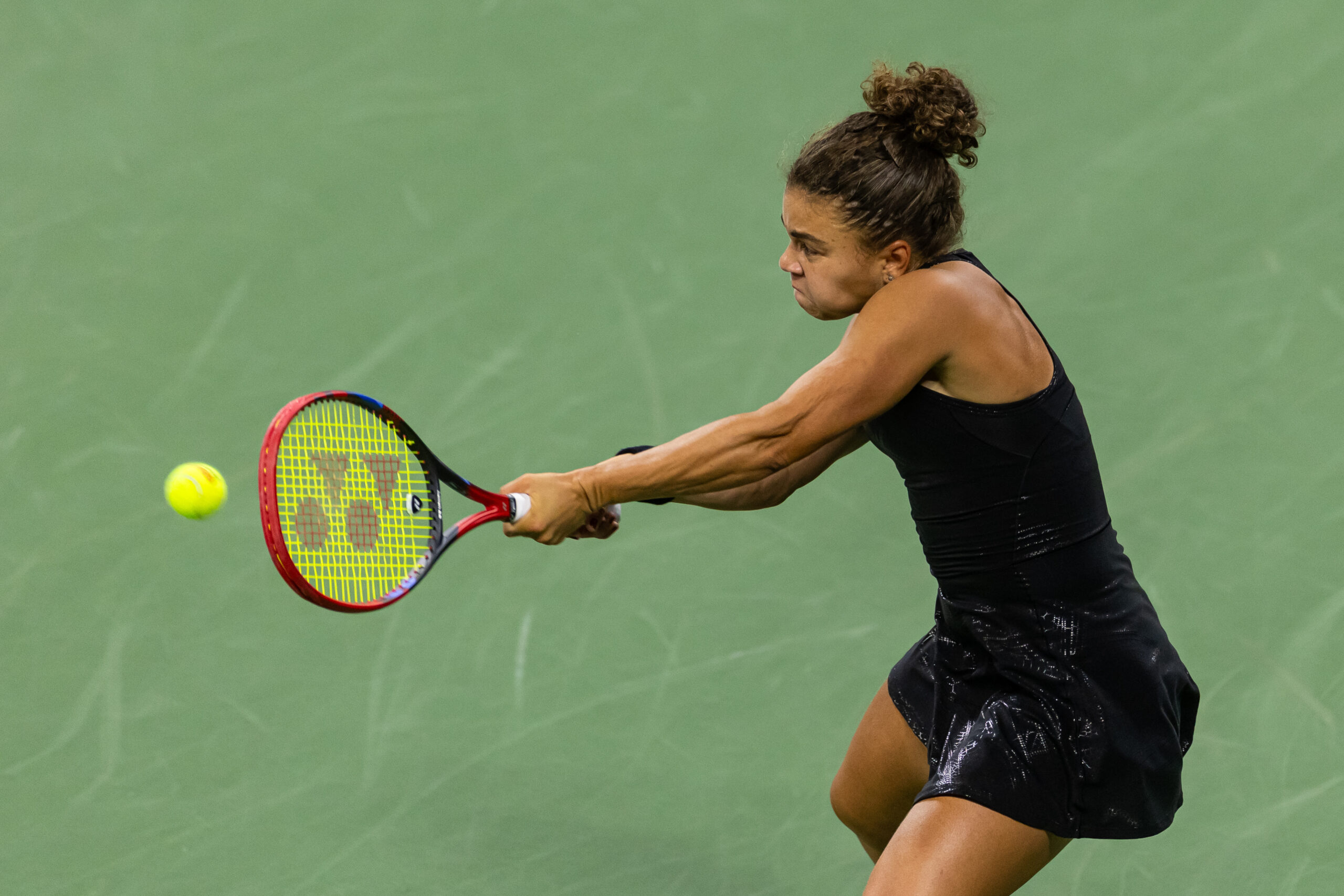Aug 24, 2025; Flushing, NY, USA; Jasmine Paolini of Italy in action against Destanee Aiava of Australia in the first round of the women’s singles at the US Open at Louis Armstrong Stadium in Billie Jean King National Tennis Centre. Mandatory Credit: Mike Frey-Imagn Images