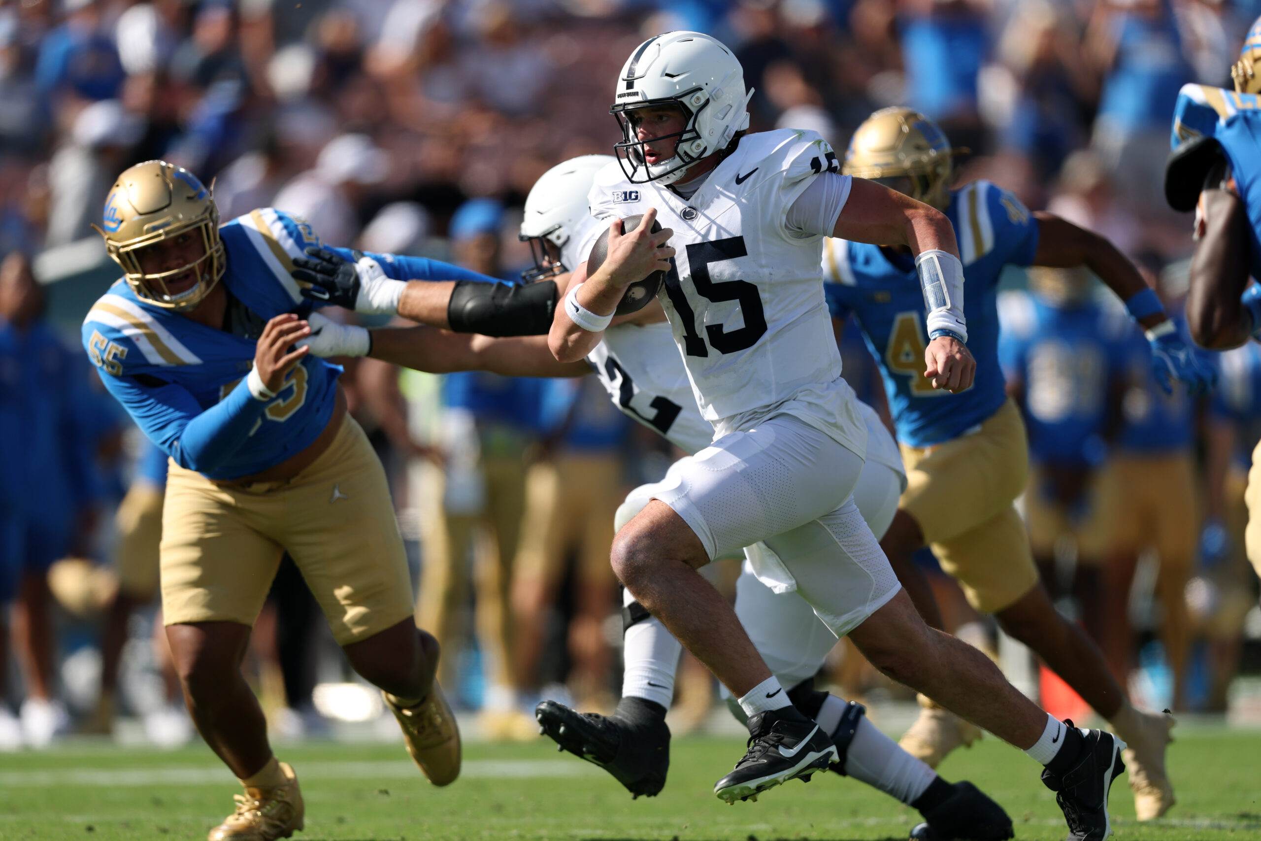 Oct 4, 2025; Pasadena, California, USA; Penn State Nittany Lions quarterback Drew Allar (15) runs with the ball during the fourth quarter against the UCLA Bruins at Rose Bowl. Mandatory Credit: Kiyoshi Mio-Imagn Images