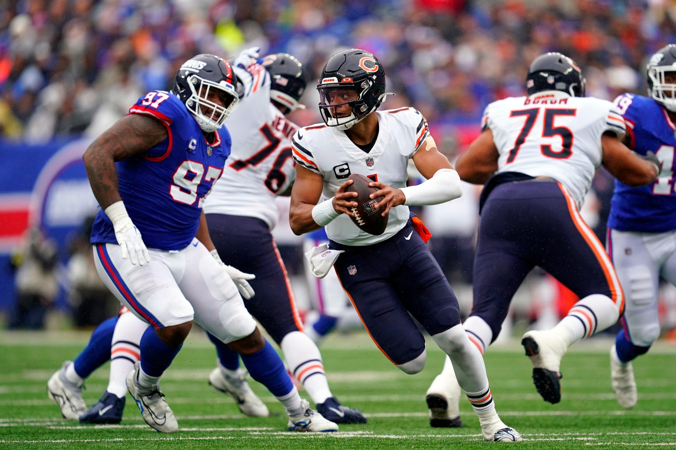 Chicago Bears quarterback Justin Fields (1) scrambles against the New York Giants in the second half. The Giants defeat the Bears, 20-12, at MetLife Stadium on Sunday, Oct. 2, 2022, in East Rutherford.

Nfl Ny Giants Vs Chicago Bears