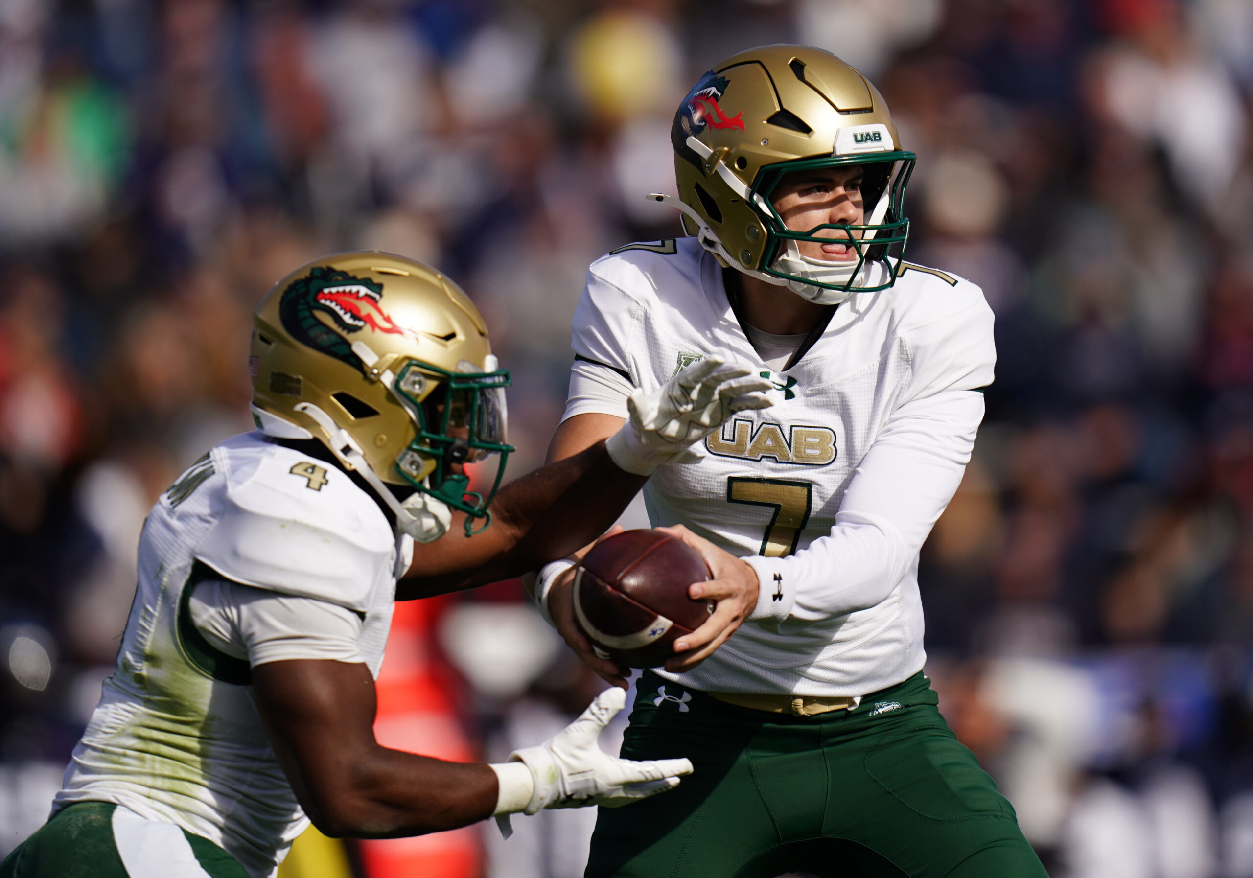 Nov 1, 2025; East Hartford, Connecticut, USA; UAB Blazers quarterback Jalen Kitna (7) hands off the ball against the UConn Huskies in the first quarter at Pratt & Whitney Stadium at Rentschler Field. Mandatory Credit: David Butler II-Imagn Images
