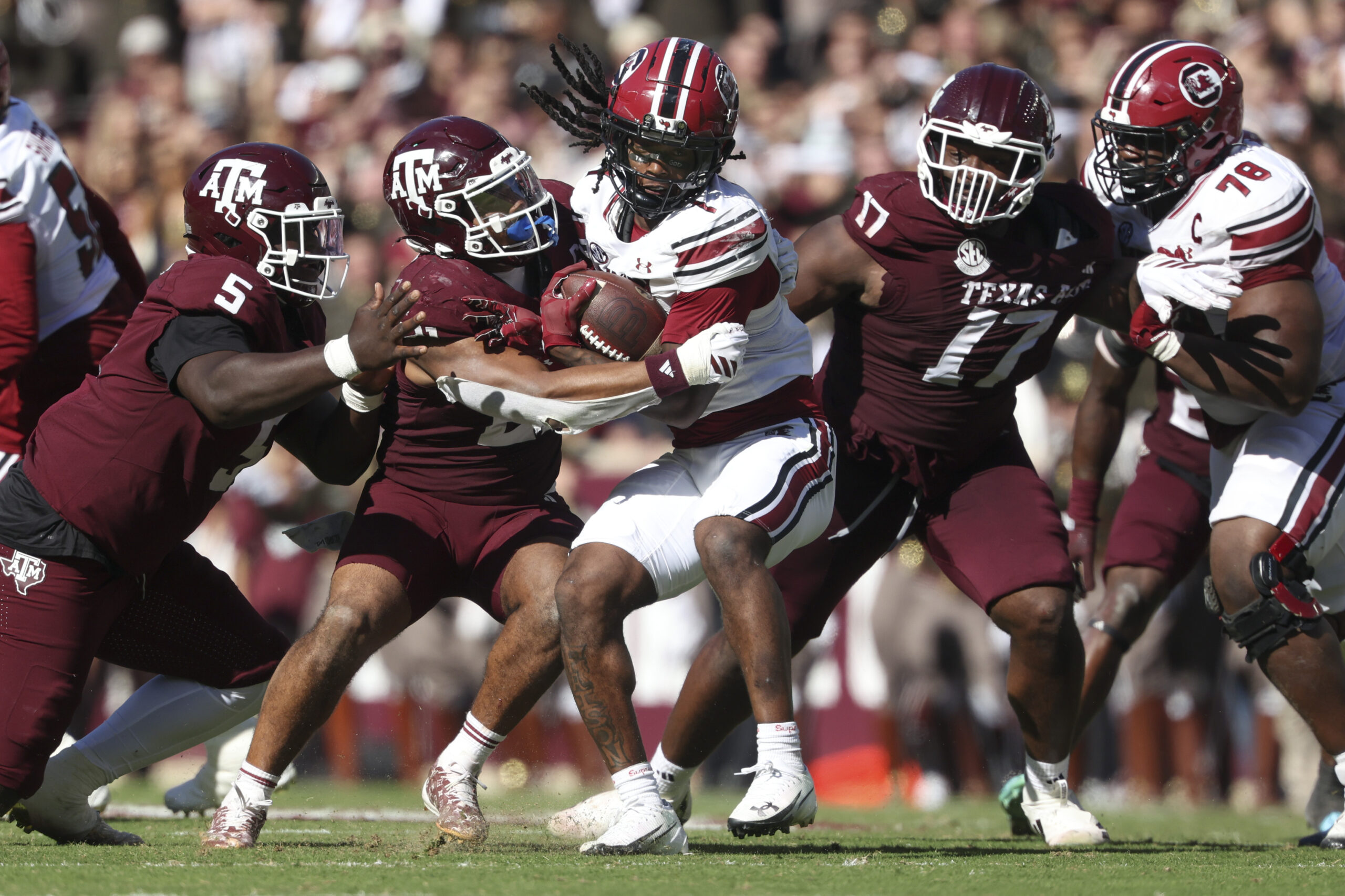 Nov 15, 2025; College Station, Texas, USA; Texas A&M Aggies linebacker Taurean York (21) tackles South Carolina Gamecocks running back Rahsul Faison (1) during the third quarter at Kyle Field. Mandatory Credit: Troy Taormina-Imagn Images