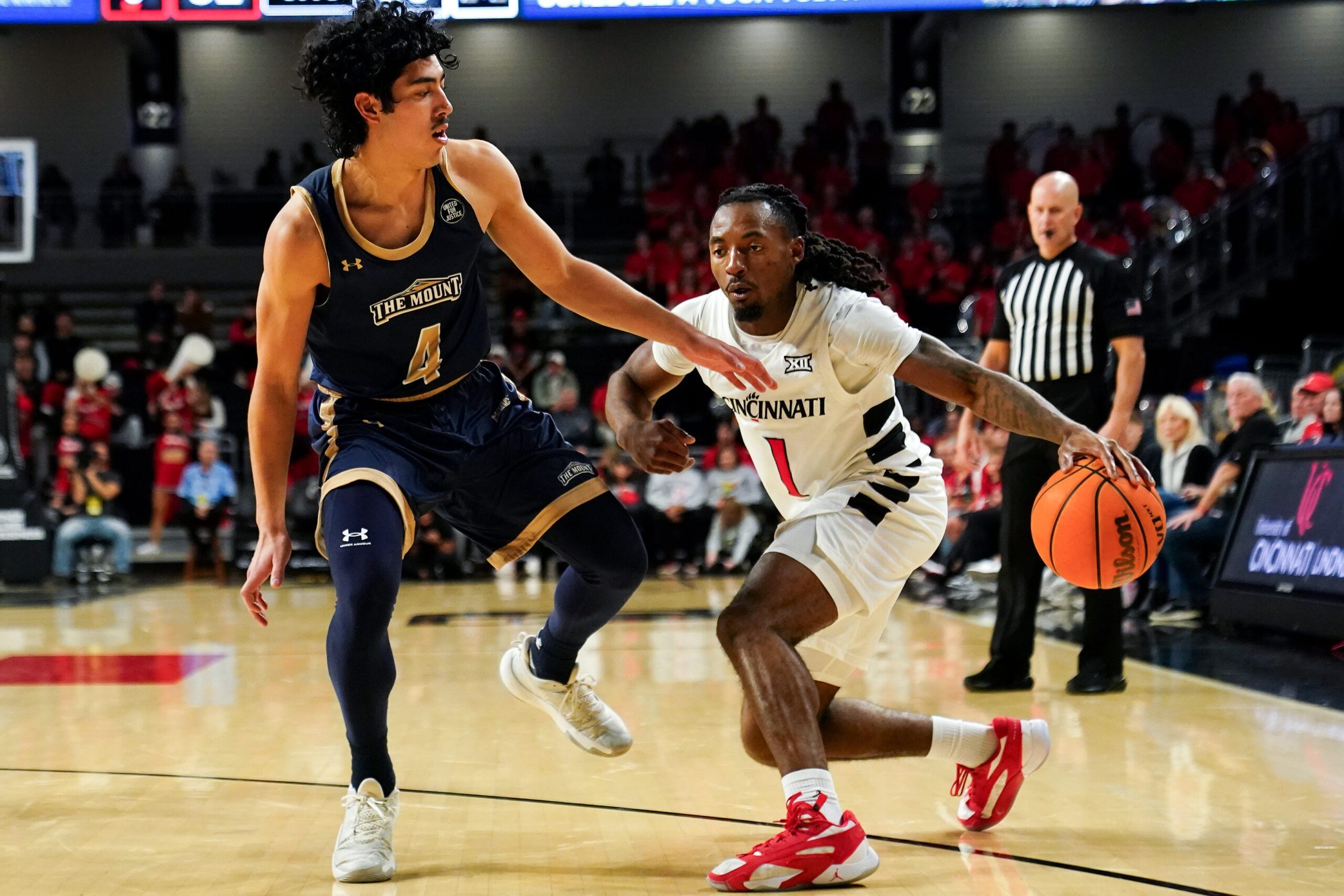 Cincinnati Bearcats guard Day Day Thomas (1) handles the ball in the second half of a NCAA men’s basketball game between the Cincinnati Bearcats and Mount St. Mary’s Mountaineers, Sunday, Nov. 16, 2025, at Fifth Third Arena in Cincinnati. Bearcats won 72-55.