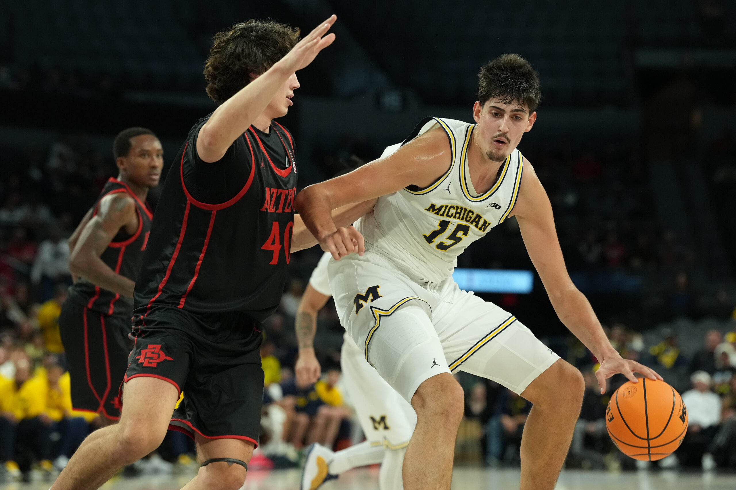 Nov 24, 2025; Las Vegas, Nevada, USA; Michigan Wolverines center Aday Mara (15) controls the ball against San Diego State Aztecs forward Miles Heide (40) during the first half in a 2025 Players Era Festival group play game at Michelob Ultra Arena. Mandatory Credit: Kirby Lee-Imagn Images