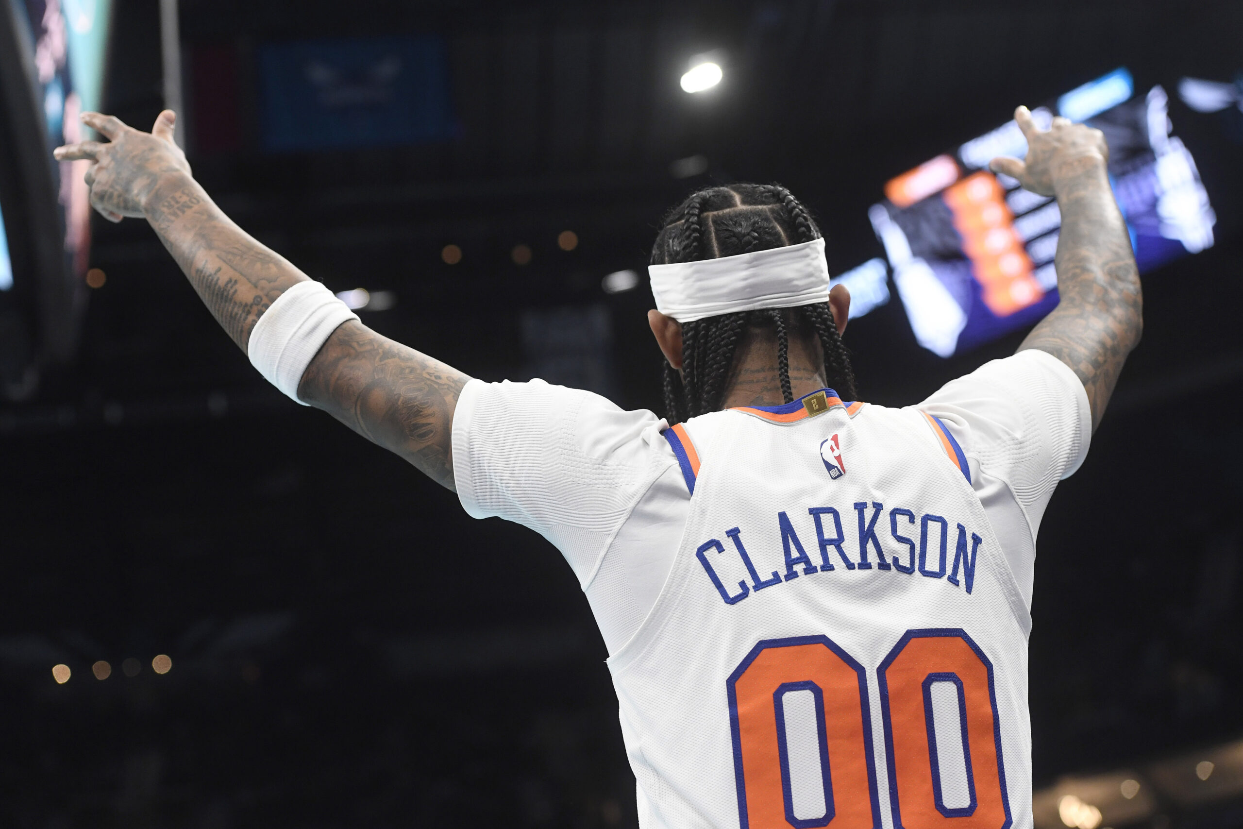 Nov 26, 2025; Charlotte, North Carolina, USA; New York Knicks guard Jordan Clarkson (00) reacts after his team scores during the second half against the Charlotte Hornets at the Spectrum Center. Mandatory Credit: Sam Sharpe-Imagn Images