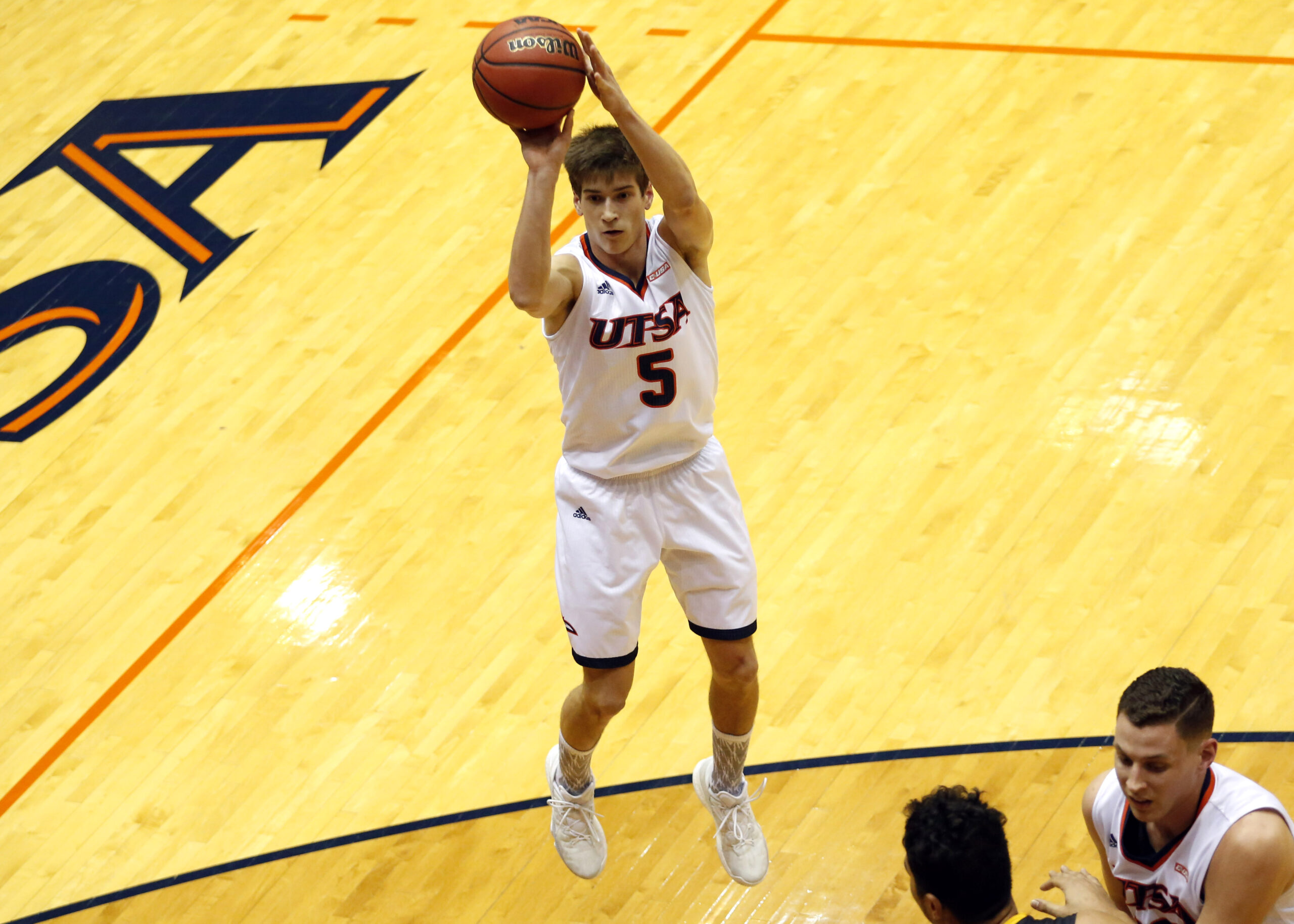 Feb 9, 2017; San Antonio, TX, USA; UTSA Roadrunners guard Giovanni De Nicolao (5) shoots the ball against the Southern Miss Golden Eagles during the first half at UTSA Convocation Center. Mandatory Credit: Soobum Im-Imagn Images