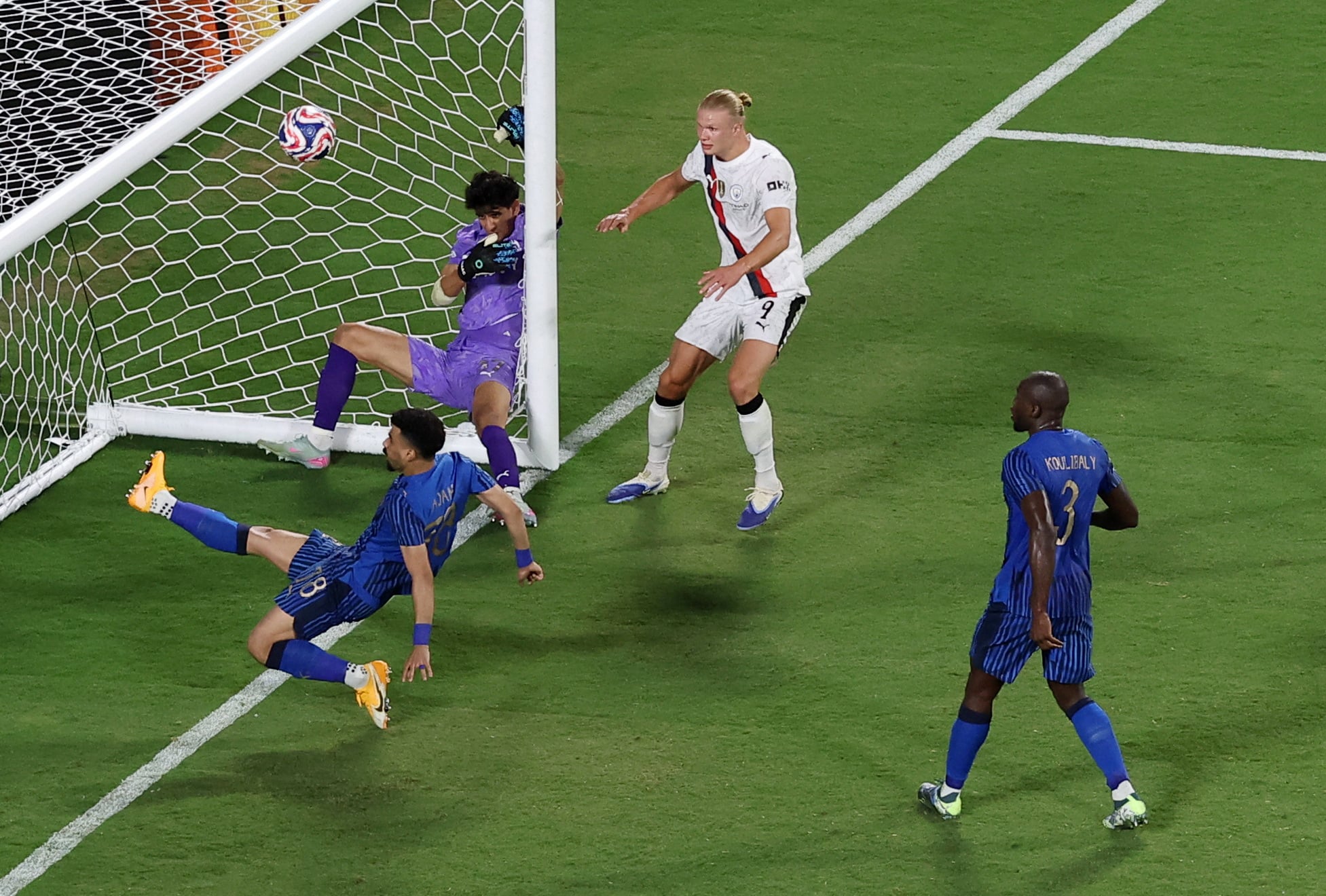 [Subscription Customers Only] Jun 30, 2025; Orlando, Florida, USA; Manchester City forward Erling Haaland (9) shoots during a round of 16 match of the 2025 FIFA Club World Cup at Camping World Stadium. Mandatory Credit: Hannah Mckay-Reuters via Imagn Images