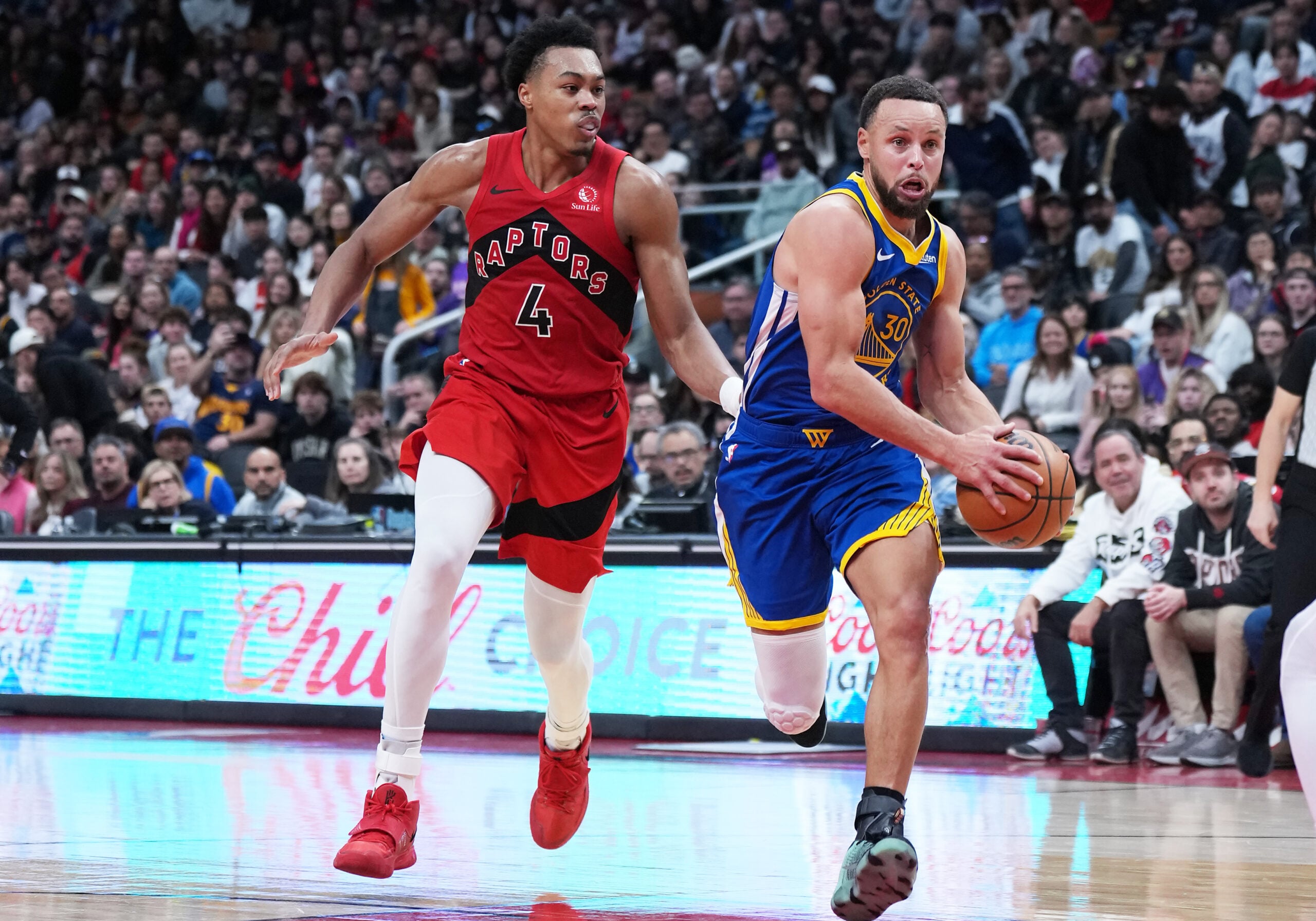 Dec 28, 2025; Toronto, Ontario, CAN; Golden State Warriors guard Stephen Curry (30) controls the ball as Toronto Raptors forward Scottie Barnes (4) tries to defend during the overtime at Scotiabank Arena. Mandatory Credit: Nick Turchiaro-Imagn Images