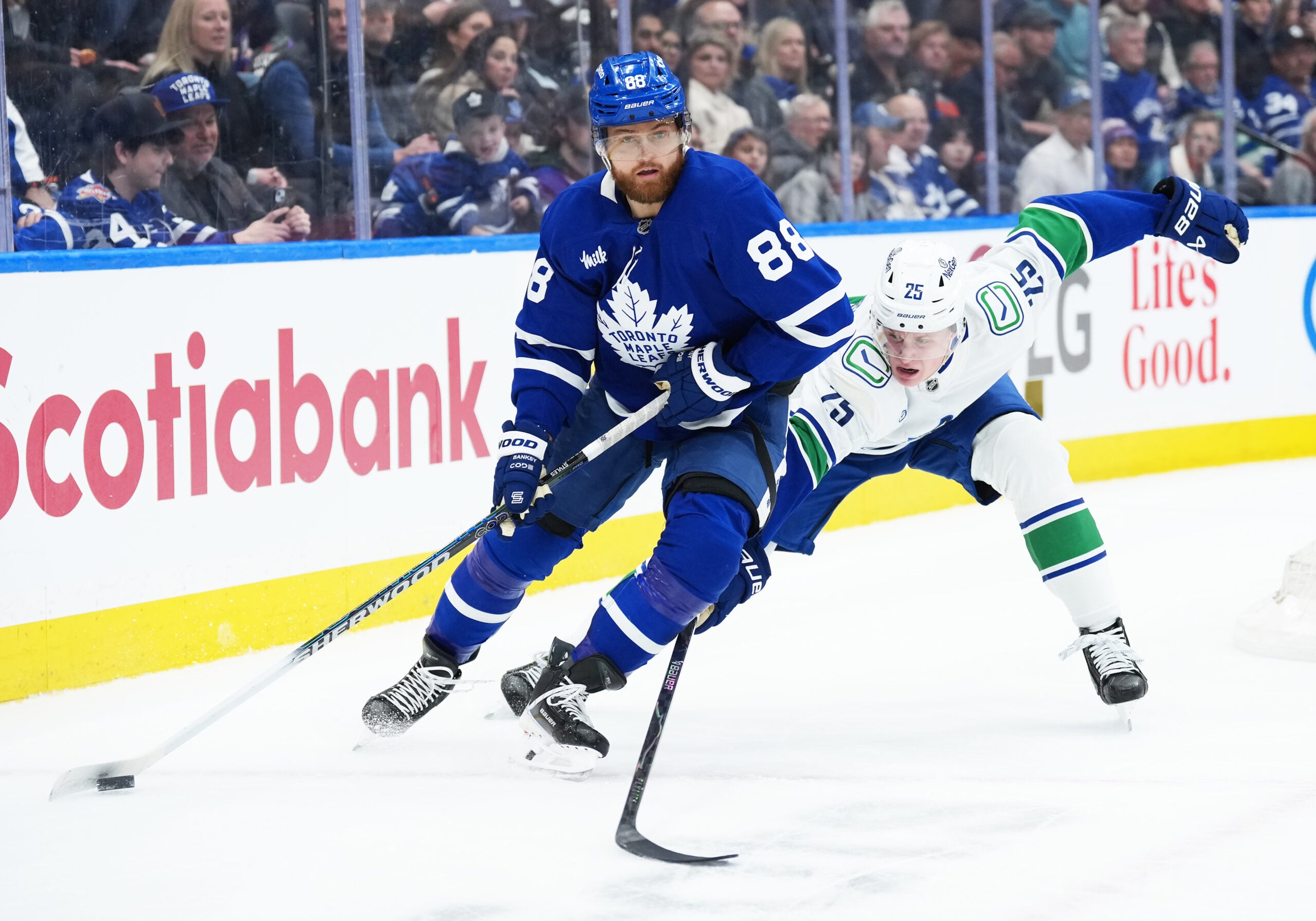Jan 10, 2026; Toronto, Ontario, CAN; Toronto Maple Leafs right wing William Nylander (88) skates with the puck as Vancouver Canucks defenseman Elias N. Pettersson (25) tries to defend during the third period at Scotiabank Arena. Mandatory Credit: Nick Turchiaro-Imagn Images