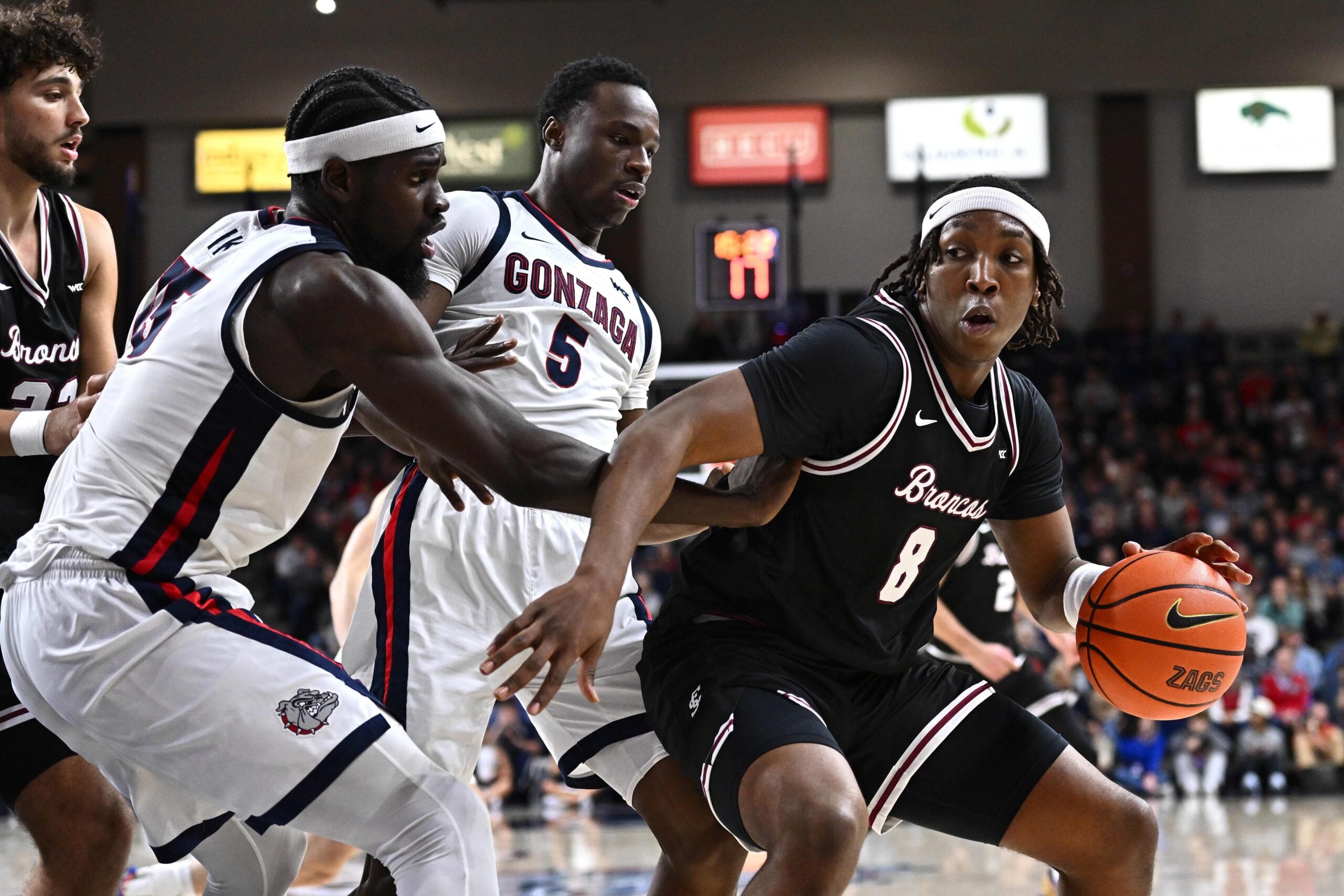 Jan 8, 2026; Spokane, Washington, USA; Santa Clara Broncos forward Elijah Mahi (8) controls the ball against Gonzaga Bulldogs forward Emmanuel Innocenti (5) in the second half at McCarthey Athletic Center. Mandatory Credit: James Snook-Imagn Images