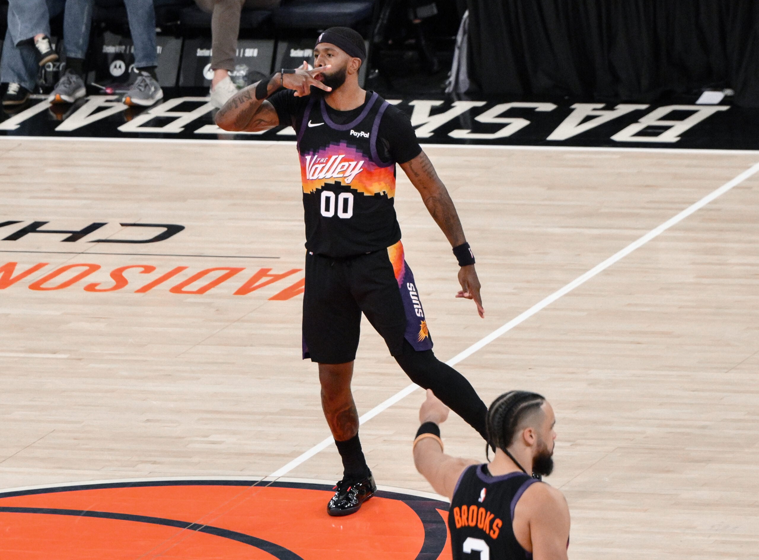 Jan 17, 2026; New York, New York, USA; Phoenix Suns forward Royce O'Neale (00) reacts during the second half against the New York Knicks at Madison Square Garden. Mandatory Credit: John Jones-Imagn Images