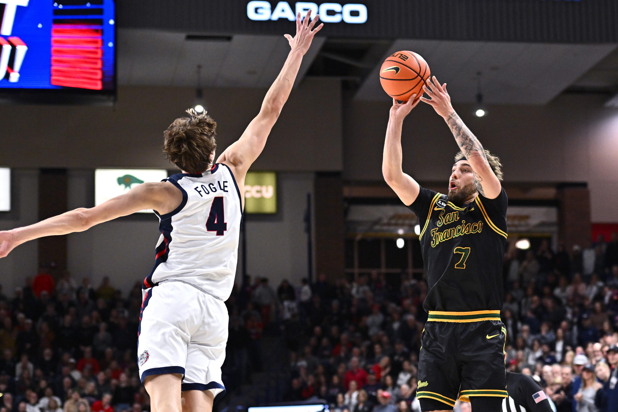 Jan 24, 2026; Spokane, Washington, USA; San Francisco Dons guard Vukasin Masic (7) shoots the ball against Gonzaga Bulldogs guard Davis Fogle (4) in the second half at McCarthey Athletic Center. Gonzaga Bulldogs won 68-66. Mandatory Credit: James Snook-Imagn Images