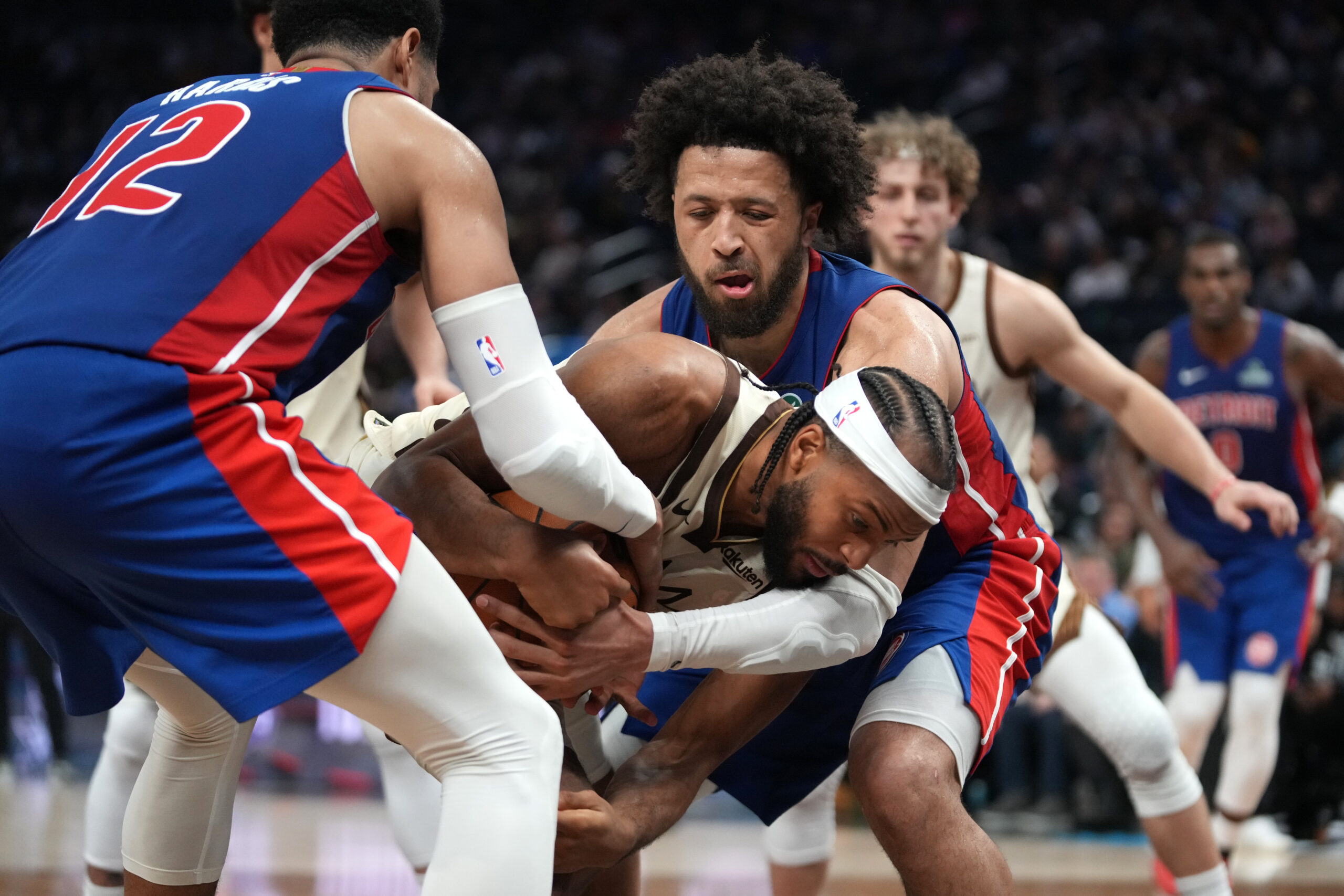 Jan 30, 2026; San Francisco, California, USA; Golden State Warriors guard Moses Moody (4) and Detroit Pistons guard Cade Cunningham (2) battle for control of the ball in the fourth quarter at the Chase Center. Mandatory Credit: Cary Edmondson-Imagn Images