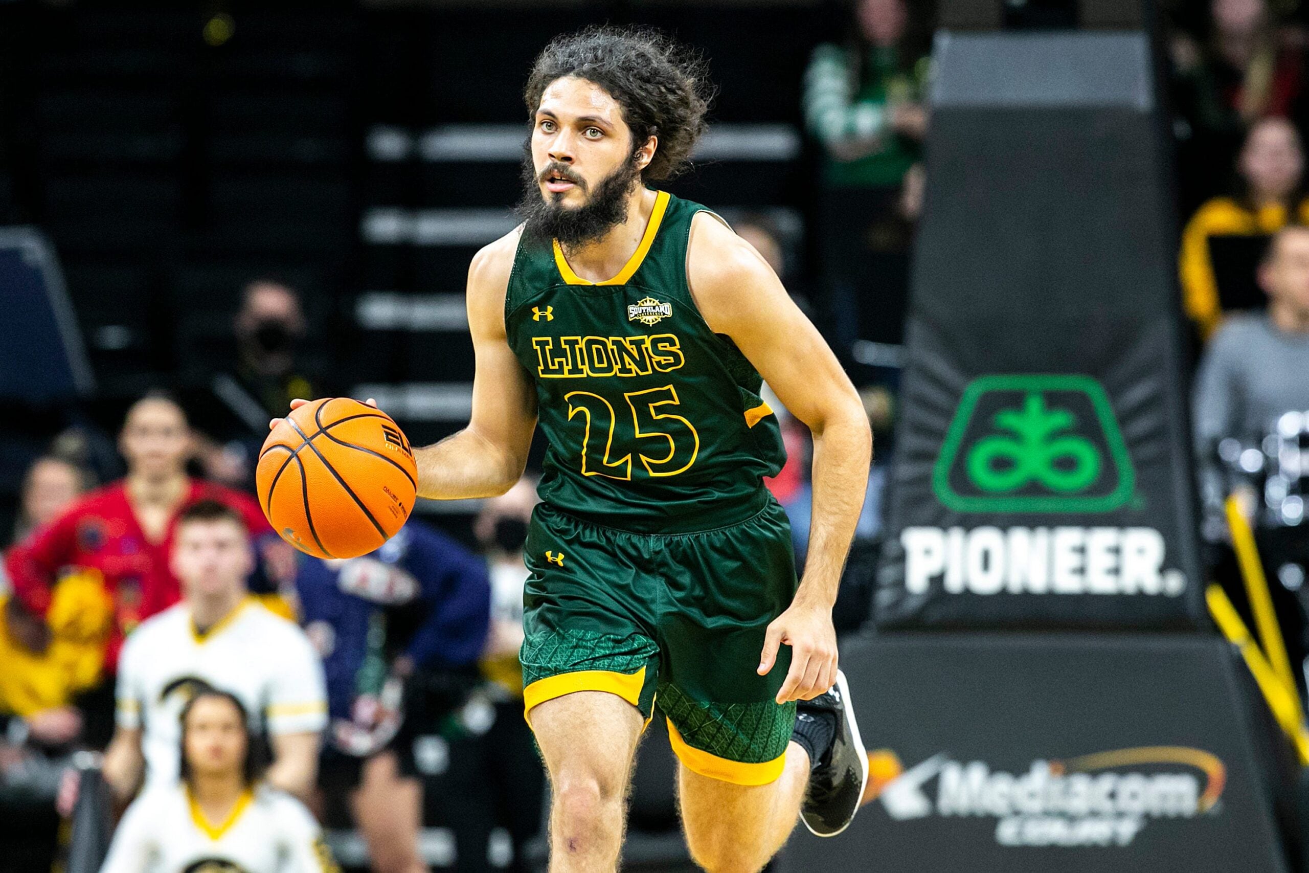 Southeastern Louisiana guard Joe Kasperzyk dribbles during a NCAA non-conference men's basketball game against Iowa, Tuesday, Dec. 21, 2021, at Carver-Hawkeye Arena in Iowa City, Iowa.
211221 Se Louisiana Iowa Mbb 026 Jpg