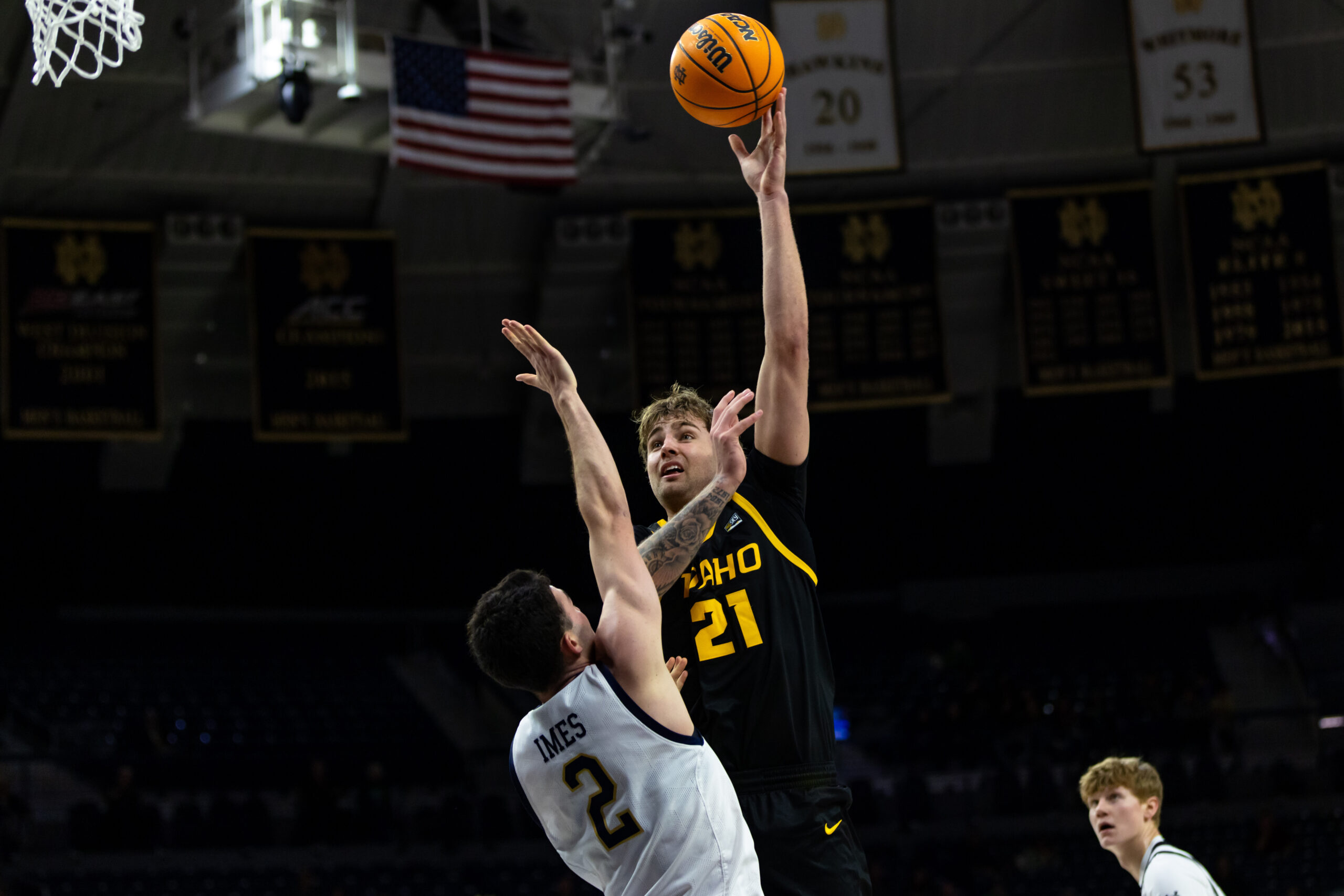 Dec 10, 2025; South Bend, Indiana, USA; Idaho Vandals forward Seth Joba (21) shoots over Notre Dame Fighting Irish guard Logan Imes (2) during the second half at Purcell Pavilion at the Joyce Center. Mandatory Credit: Michael Caterina-Imagn Images