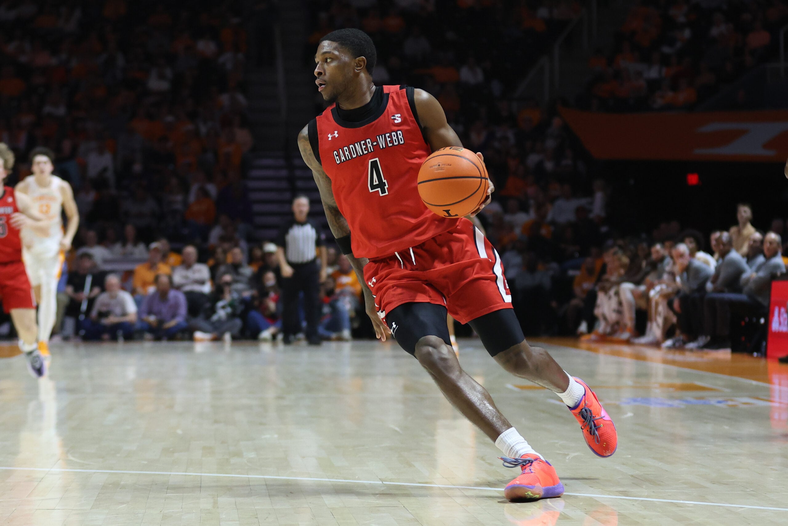 Dec 21, 2025; Knoxville, Tennessee, USA; Gardner-Webb Runnin' Bulldogs guard D.J. Jefferson (4) brings the ball up court against the Tennessee Volunteers during the second half at Thompson-Boling Arena at Food City Center. Mandatory Credit: Randy Sartin-Imagn Images