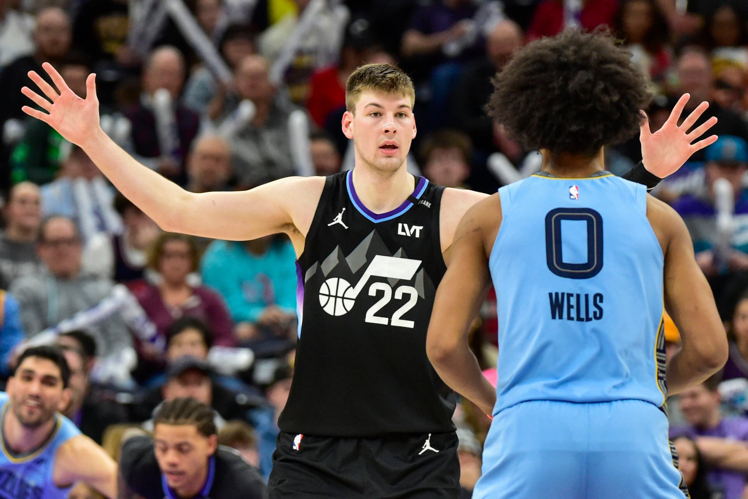 Dec 23, 2025; Salt Lake City, Utah, USA; Utah Jazz center Kyle Filipowski (22) defends the pass from Memphis Grizzlies forward Jaylen Wells (0) during the second half at Delta Center. Mandatory Credit: Peter Creveling-Imagn Images