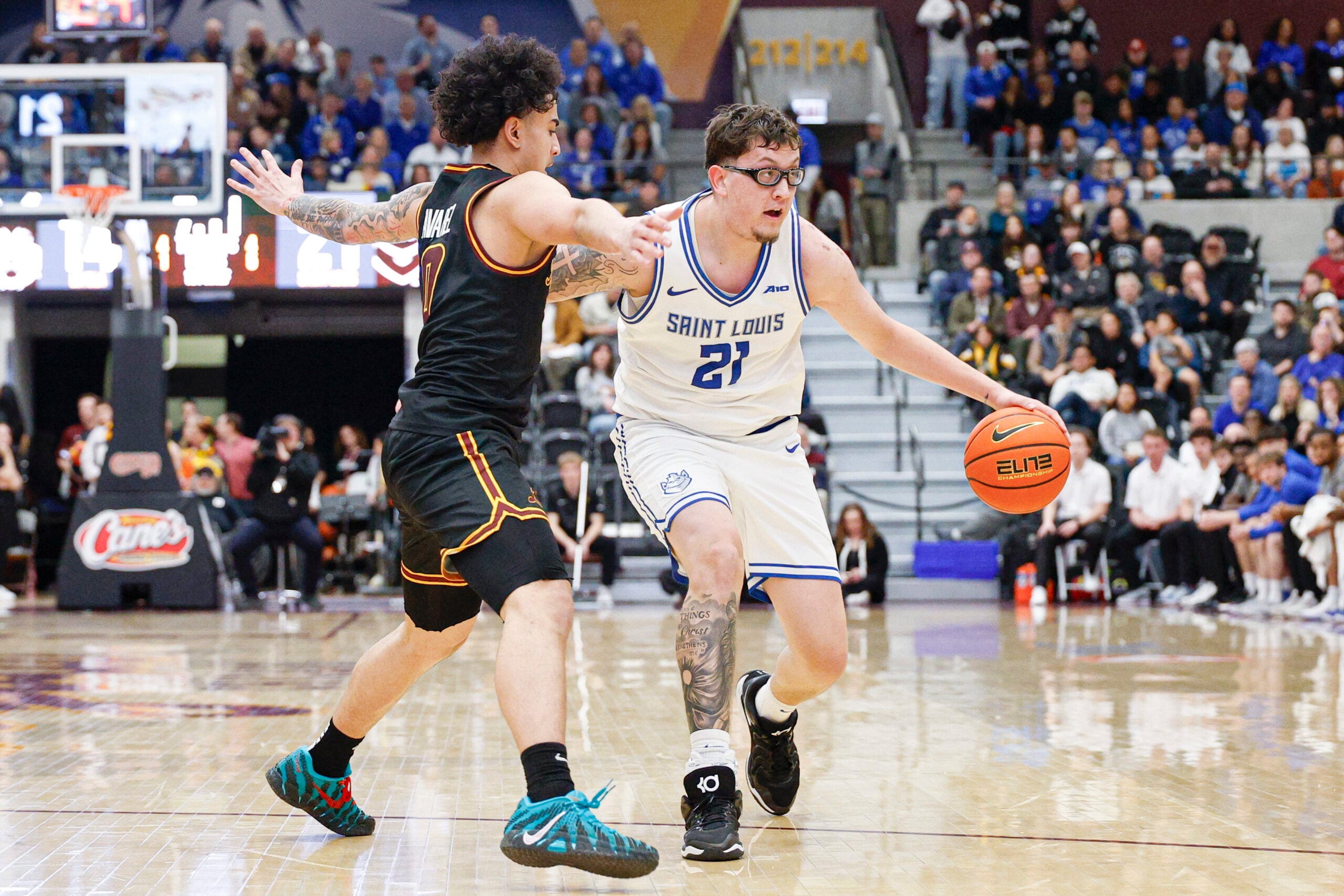 Feb 13, 2026; Chicago, Illinois, USA; Loyola Chicago Ramblers guard Deywilk Tavarez (0) defends against Saint Louis Billikens center Robbie Avila (21) during the first half at Joseph J. Gentile Arena. Mandatory Credit: Kamil Krzaczynski-Imagn Images