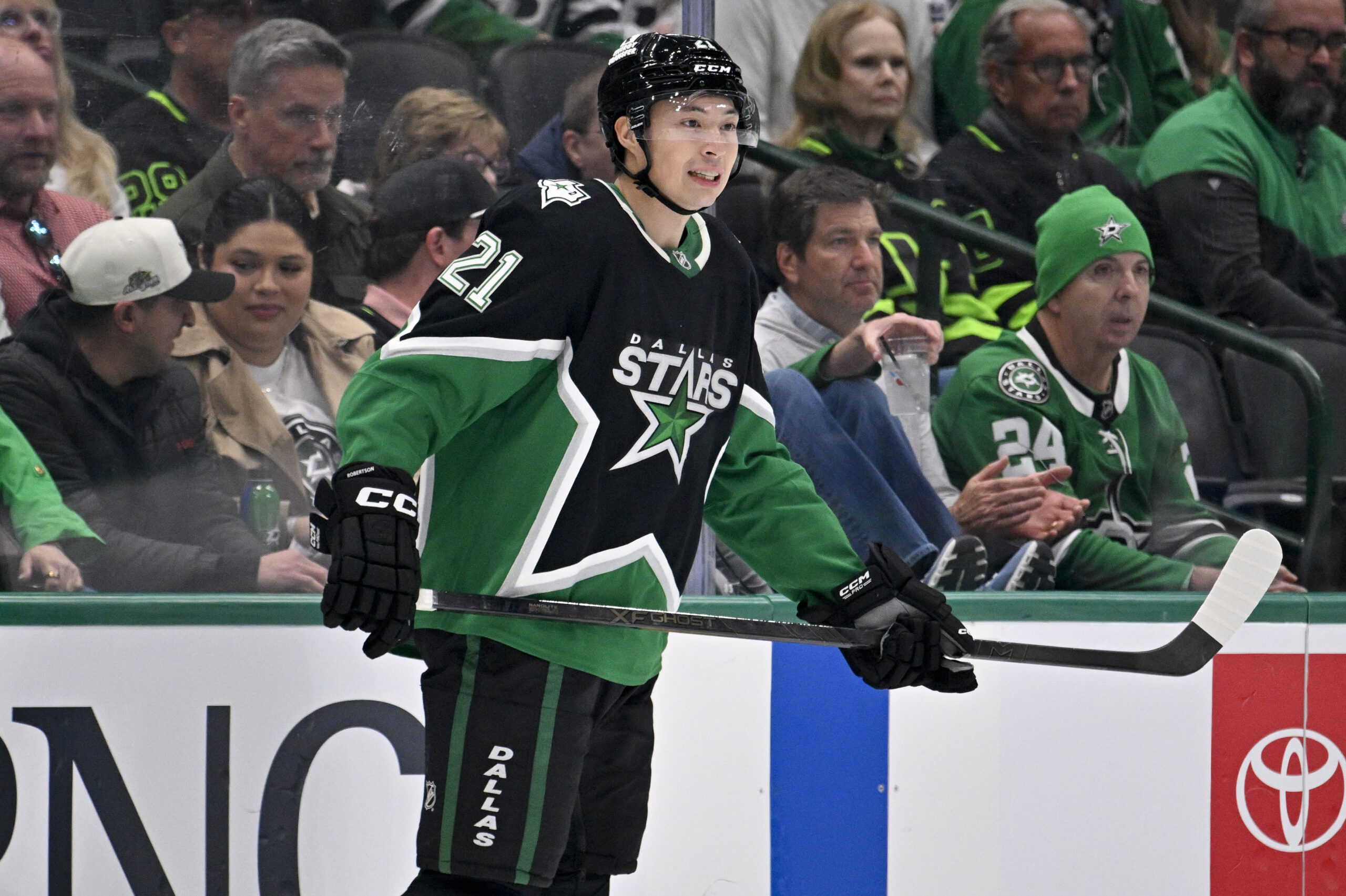Mar 12, 2026; Dallas, Texas, USA; Dallas Stars left wing Jason Robertson (21) skates against the Edmonton Oilers during the third period at the American Airlines Center. Mandatory Credit: Jerome Miron-Imagn Images