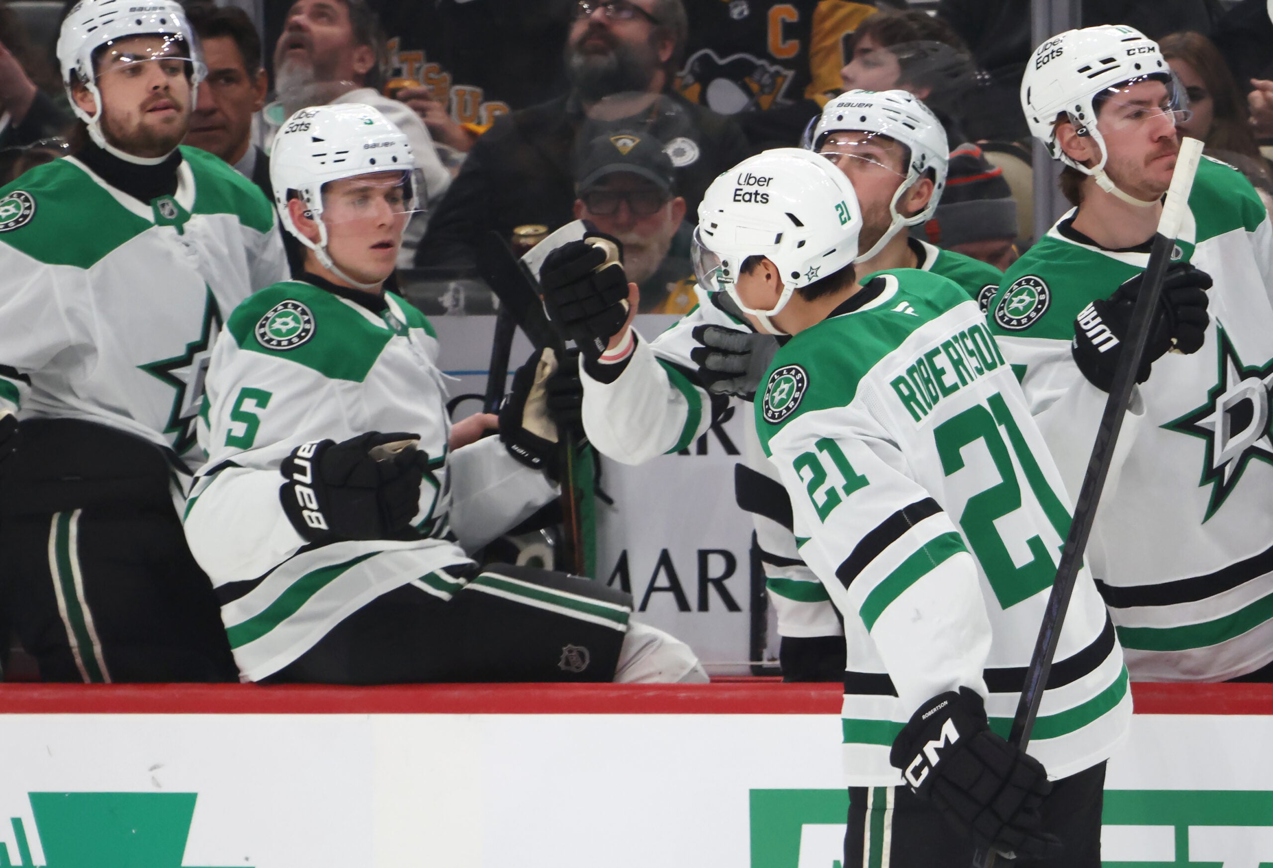 Mar 28, 2026; Pittsburgh, Pennsylvania, USA; Dallas Stars left wing Jason Robertson (21) celebrates his goal with the Dallas bench against the Pittsburgh Penguins during the second period at PPG Paints Arena. Mandatory Credit: Charles LeClaire-Imagn Images
