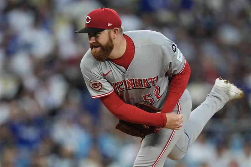 Cincinnati Reds starter Zack Littell delivers a pitch in the first inning against the Dodgers in Game 2 of a National League wild card series game in Los Angeles on Oct. 1.