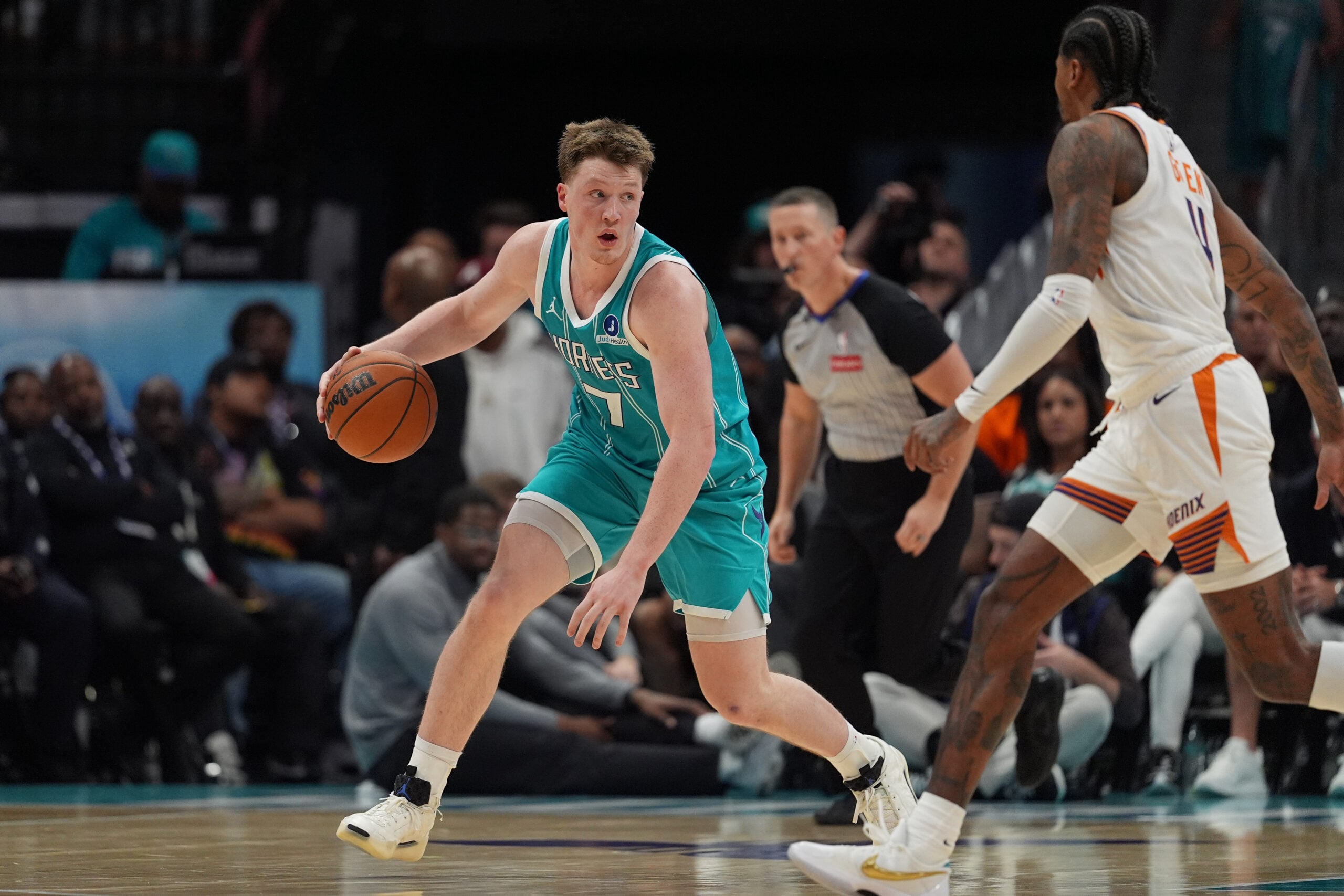 Apr 2, 2026; Charlotte, North Carolina, USA; Charlotte Hornets guard/forward Kon Knueppel (7) dribbles while guarded by Phoenix Suns guard Jalen Green (4) during the second half at Spectrum Center. Mandatory Credit: Jim Dedmon-Imagn Images