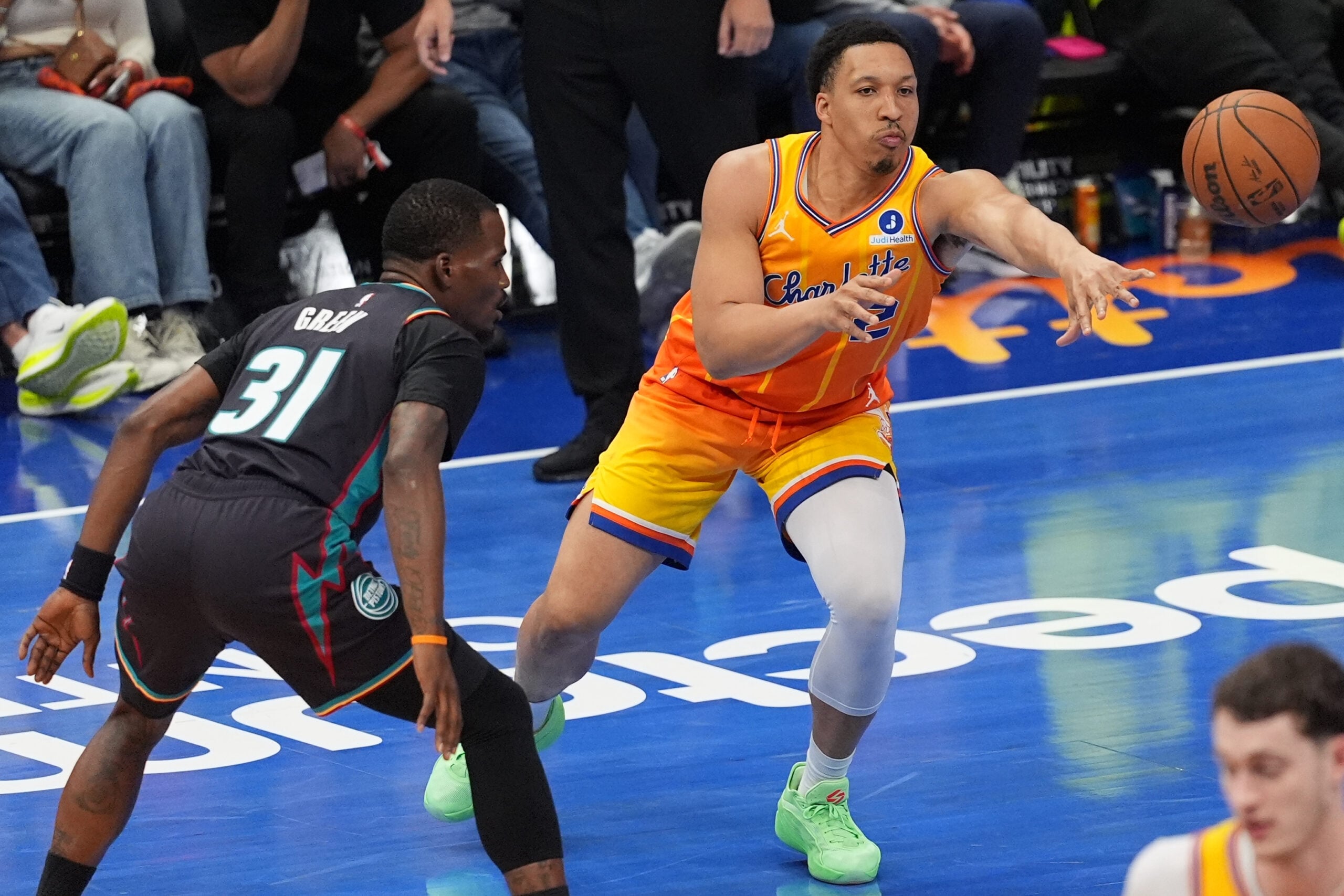Apr 10, 2026; Charlotte, North Carolina, USA; Charlotte Hornets forward Grant Williams (2) passes the ball against Detroit Pistons guard Javonte Green (31) during the second half at Spectrum Center. Mandatory Credit: Jim Dedmon-Imagn Images