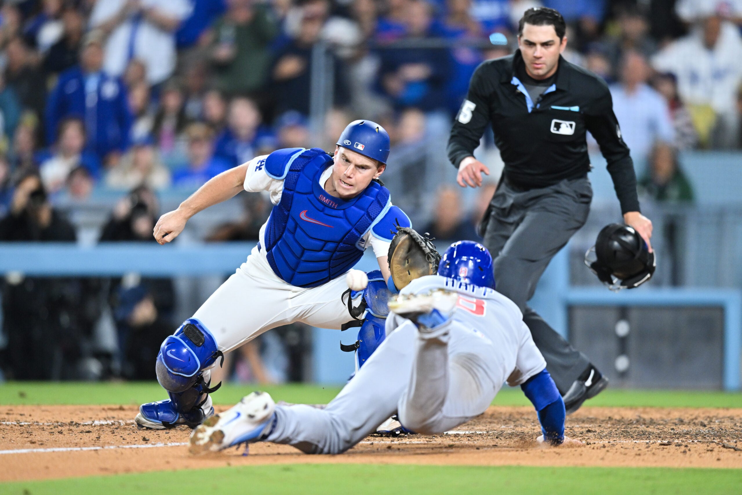 Apr 24, 2026; Los Angeles, California, USA; Los Angeles Dodgers catcher Will Smith (16) tags out Chicago Cubs left fielder Ian Happ (8) at home plate during the eighth inning at Dodger Stadium. Mandatory Credit: William Liang-Imagn Images